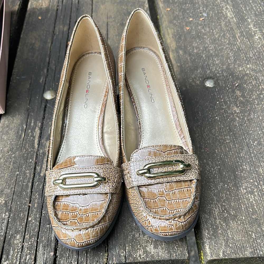 Bandolino Brown Flats with Elegant Slip-On Design